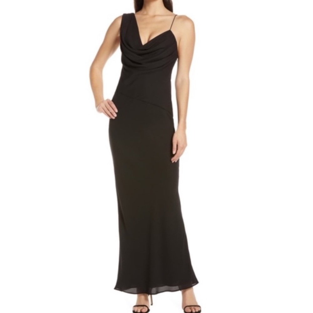Fame and Partners Elegant Black One Shoulder Gown